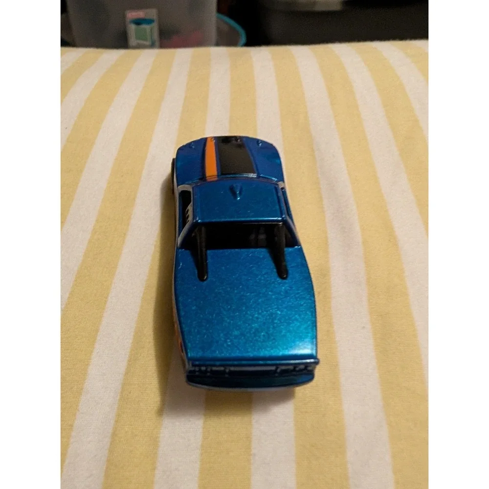 Hot Wheels Circle Trucker Diecast Car Toni DeBerry HW Race 2015 Blue 1:64 Mattel